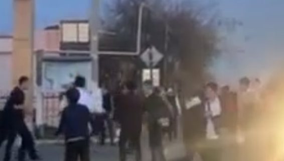 В Ташкенте школьники устроили массовую драку из-за футбола