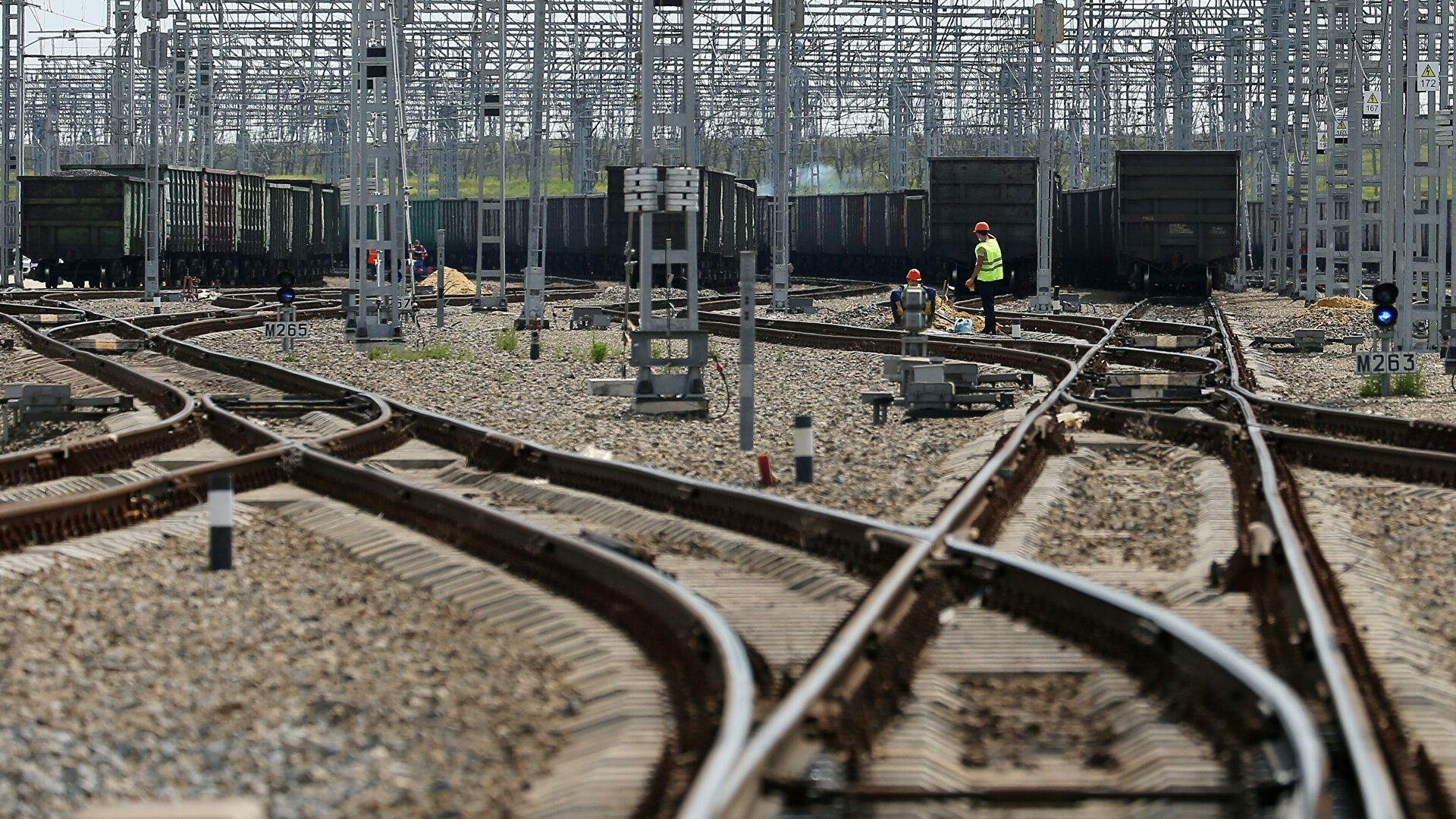 В Ташобласти преступники украли электропровода с железной дороги