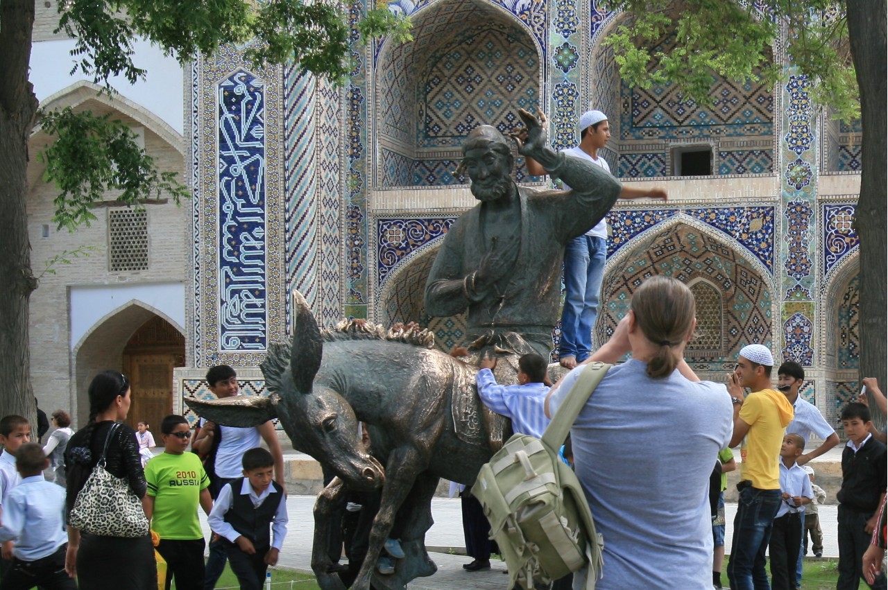 За год Узбекистан посетили почти пять миллионов туристов