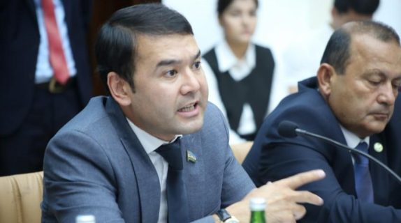 Расул Кушербаев прокомментировал слова наманганского депутата о тюрьме и свете