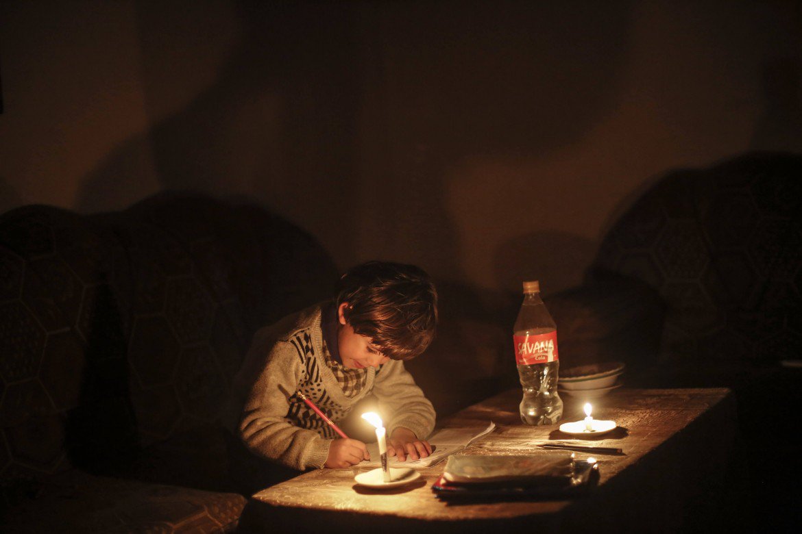 Узбекистанцам в праздничные дни не будут отключать свет и газ за долги