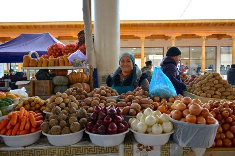 Узбекистанцам рассказали, где купить продукты подешевле