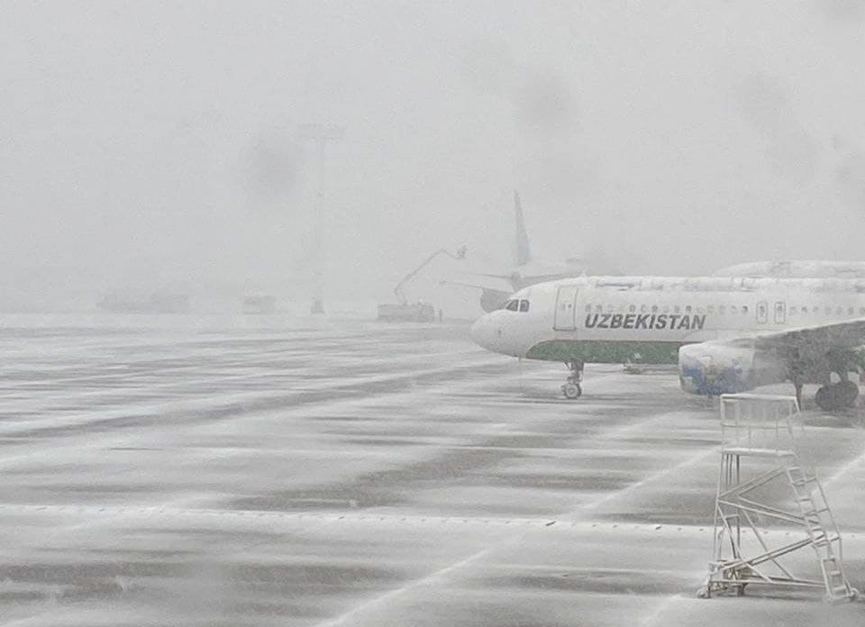 Из-за непогоды в Ташкенте самолеты из Минска и Баку перенаправили в Самарканд