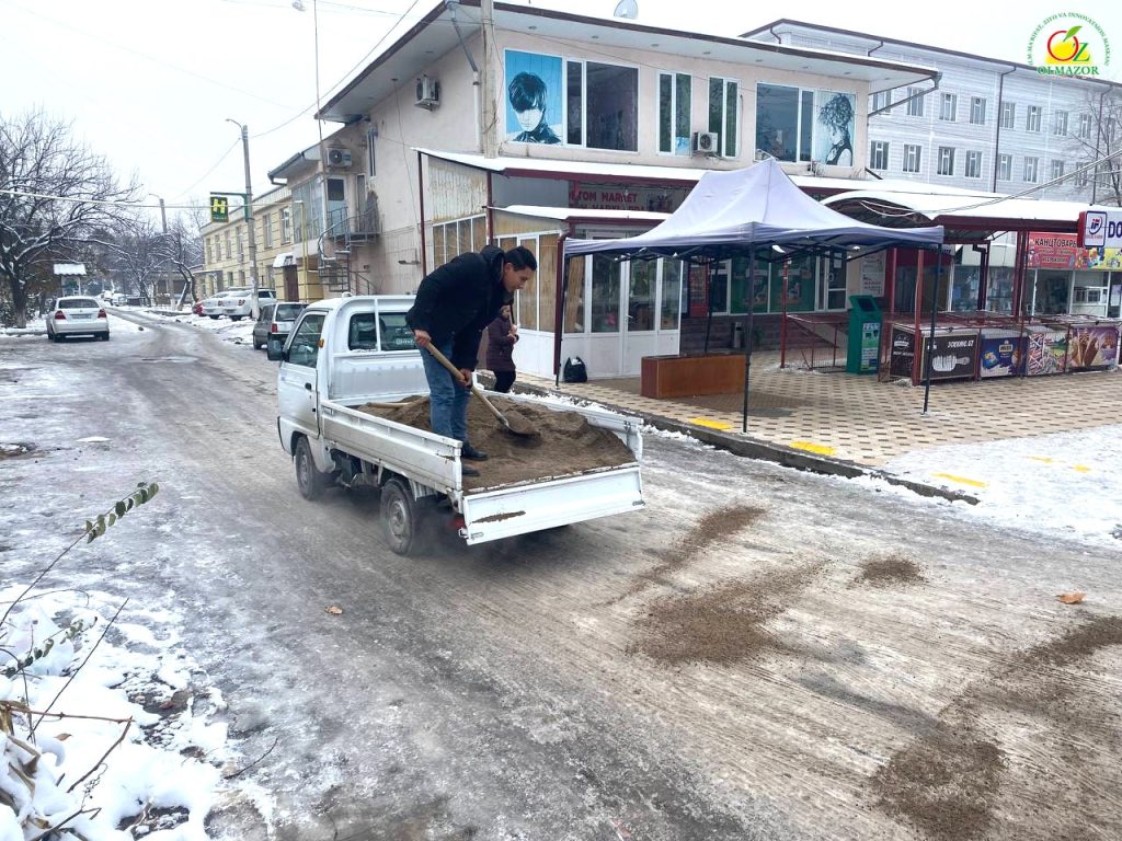 Власти Ташкента показали, как очищают дороги: но не все