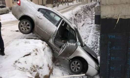 В Ташкенте автомобилист провалился в открытую стройку