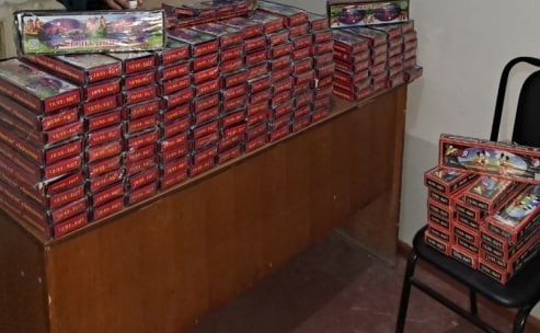 В Фергане мужчины пытались провезти более тысячи коробок пиротехники