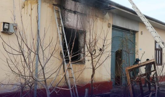 В Андижане из-за отопительной печи сгорел дом