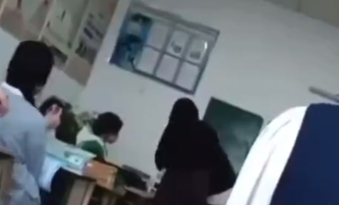 Учитель 33 школы избил
