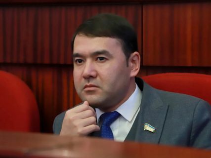 Расул Кушербаев снял с себя депутатские полномочия