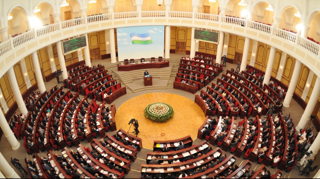 В Узбекистане сократят количество чиновников