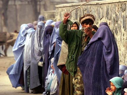 Талибы запретили женщинам в Афганистане работать в неправительственных организациях