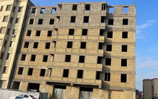 В Бухаре обрушилась часть семиэтажного здания