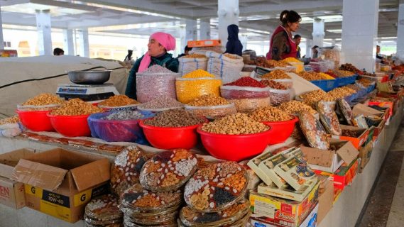 Узбекистанцам рассказали, где выгодно купить продукты перед праздниками