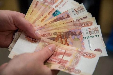 В Бухаре «валютчик» пытался продать несколько сотен тысяч рублей