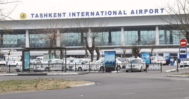 Возле аэропорта Ташкента частично закрыли мост
