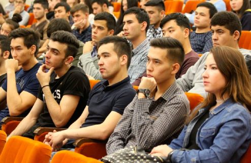В Узбекистане студентам также продлили каникулы из-за аномального холода