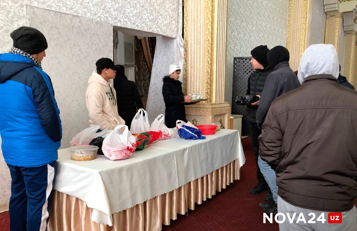 В Ташкенте раздали бесплатный горячий плов в холодную погоду — фоторепортаж