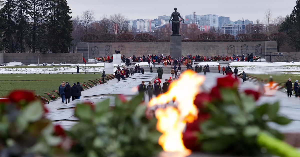 Дипломаты Узбекистана почтили память жертв блокады Ленинграда