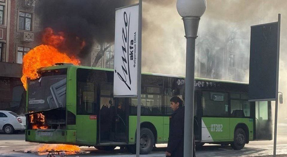 В Ташкенте загорелся пассажирский автобус: пострадавших нет
