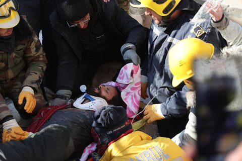 В Турции спасатели Узбекистана достали мужчину из-под завала 100 часов спустя