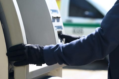 В Самарканде жители украли банкомат с сотнями миллионов сумов