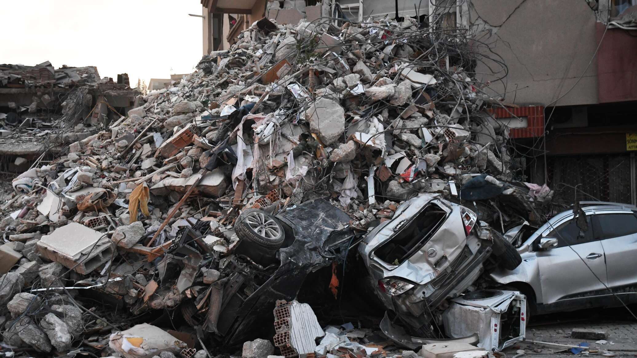 Турцию вновь сотрясло: ночью произошли два сильных землетрясения