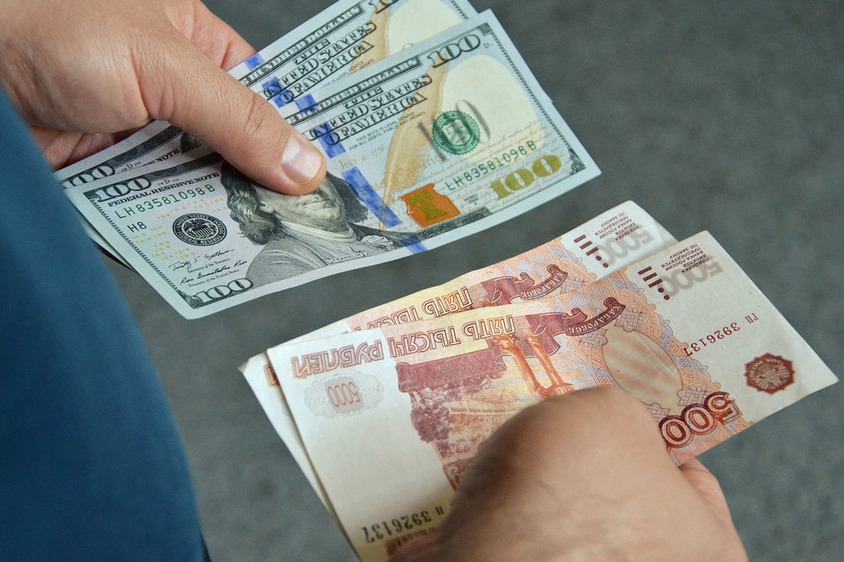 В Узбекистане подрос рубль и подешевели остальные валюты