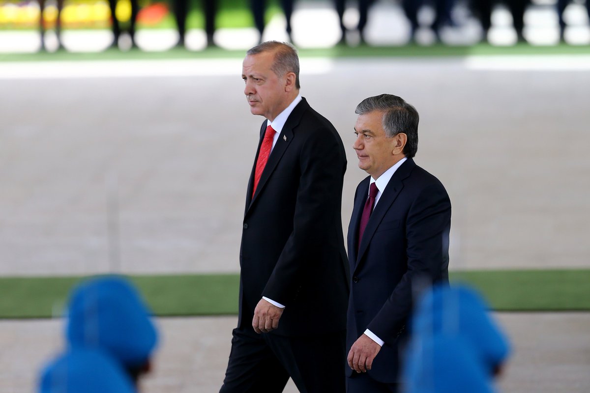 Мирзиёев обсудил с Эрдоганом отправку гуманитарной помощи в Турцию