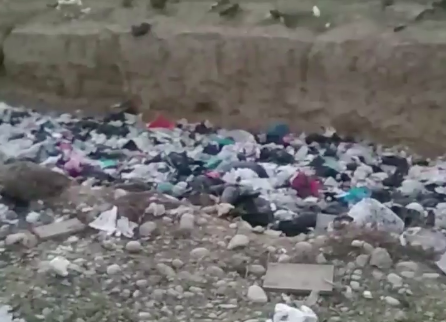 В Ташобласти обнаружили горы мусора за отделом ДПС