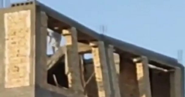 В Андижане застройщик решил незаконно сделать из трехэтажки пятиэтажку