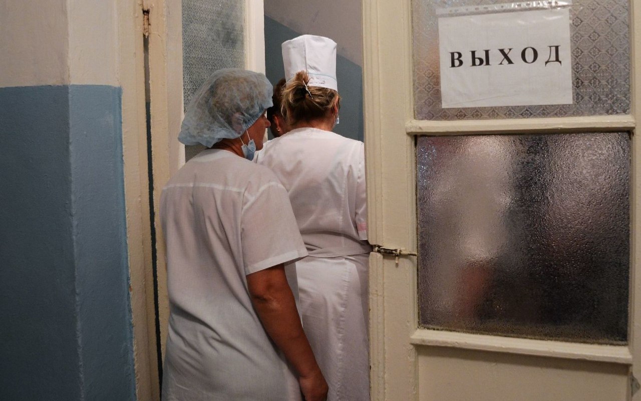 В Ташкенте сотни профильных медиков могут оказаться на улице
