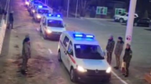 Узбекистан передал Туркменистану автомобили скорой помощи