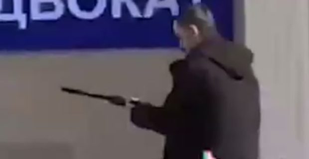 В Шымкенте узбекистанец напал на оружейный магазин и устроил перестрелку