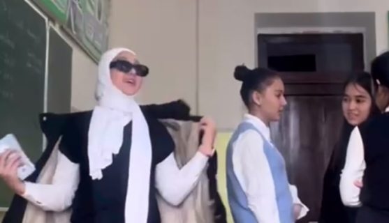 «Больные ущербные тупицы»: Блогеры раскритиковали ГУНО после комментария к видео школьниц