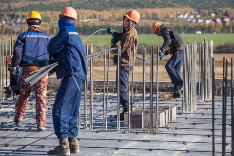 России сильно не хватает строителей