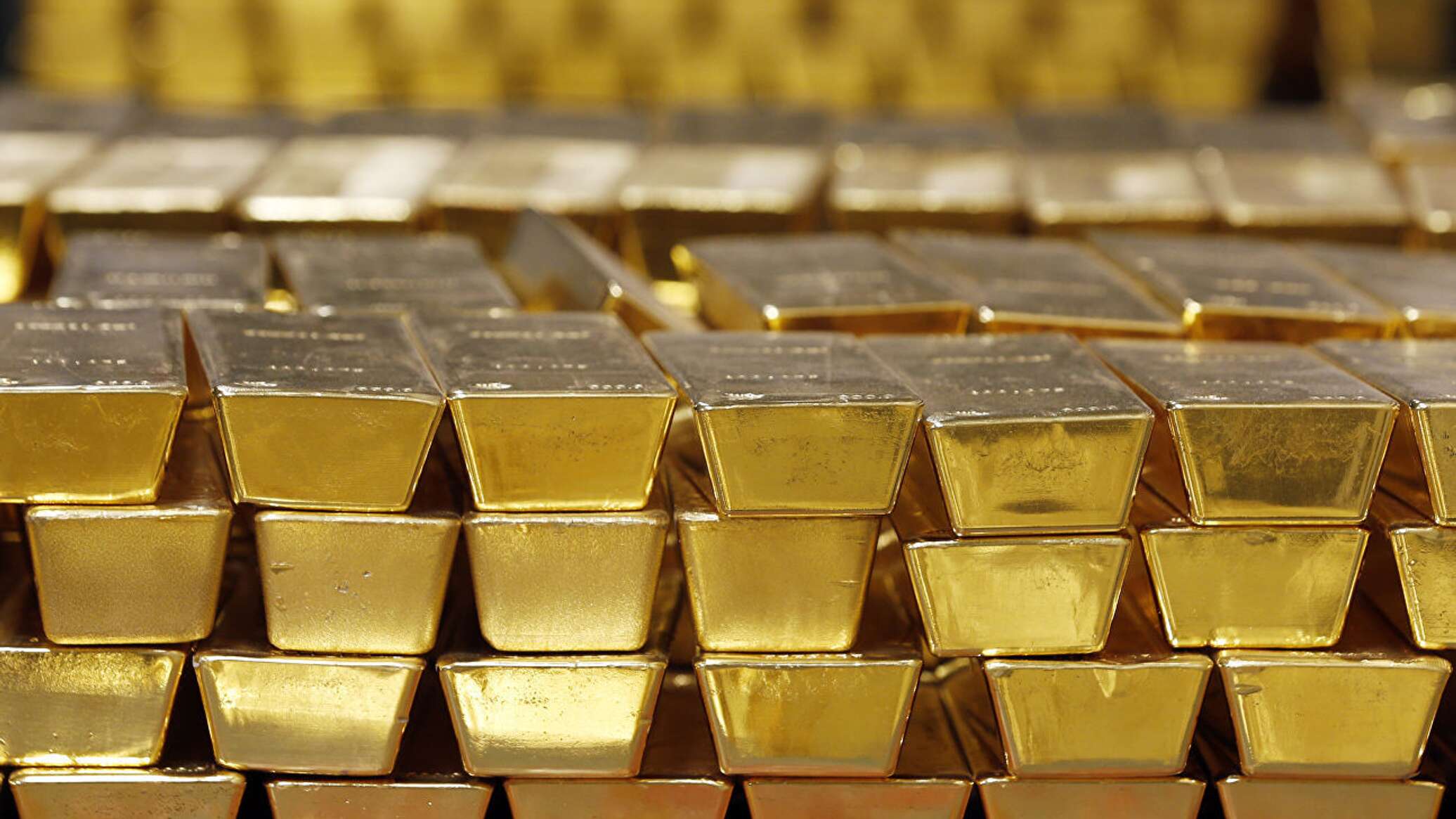 Золотовалютные резервы прохудились почти на два миллиарда долларов