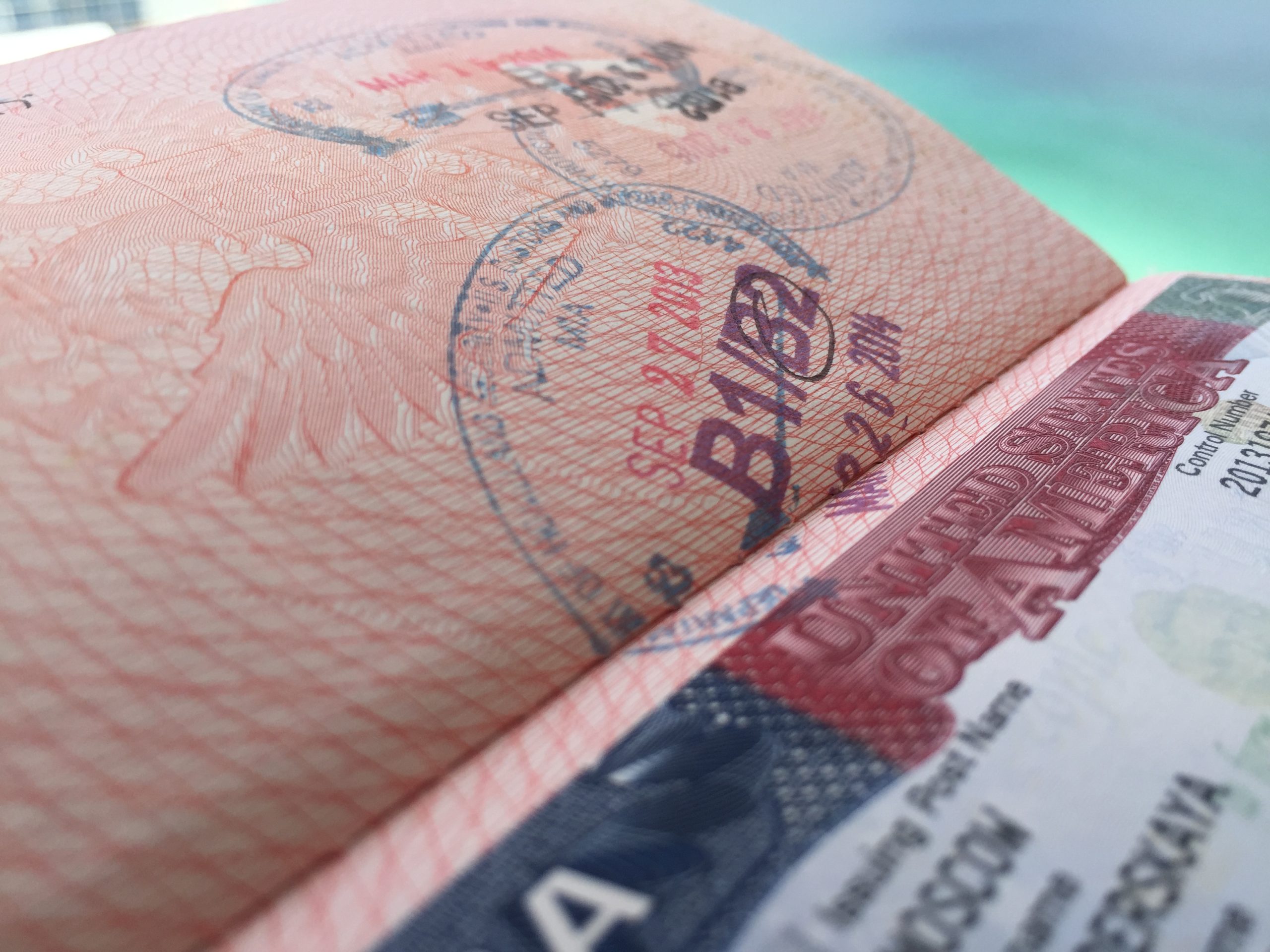 В Самарканде посадили преступную группу за мошенничество с визами США