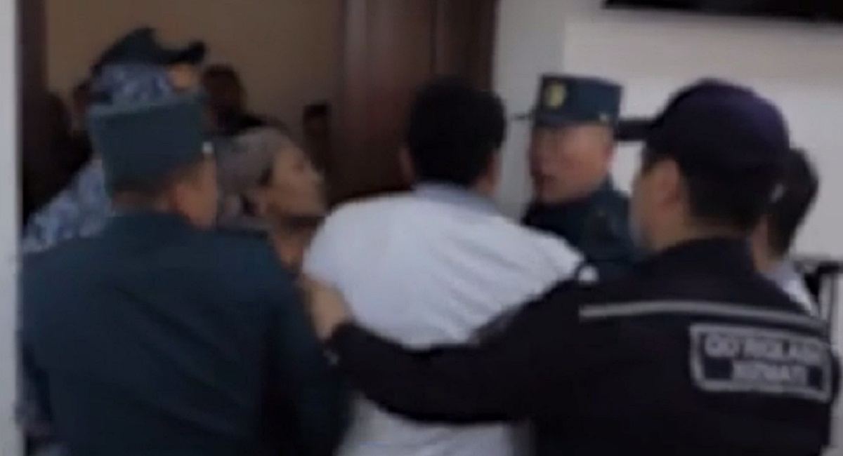 Сотни пострадавших: в Ташкенте суд огласил приговор автомобильным мошенникам