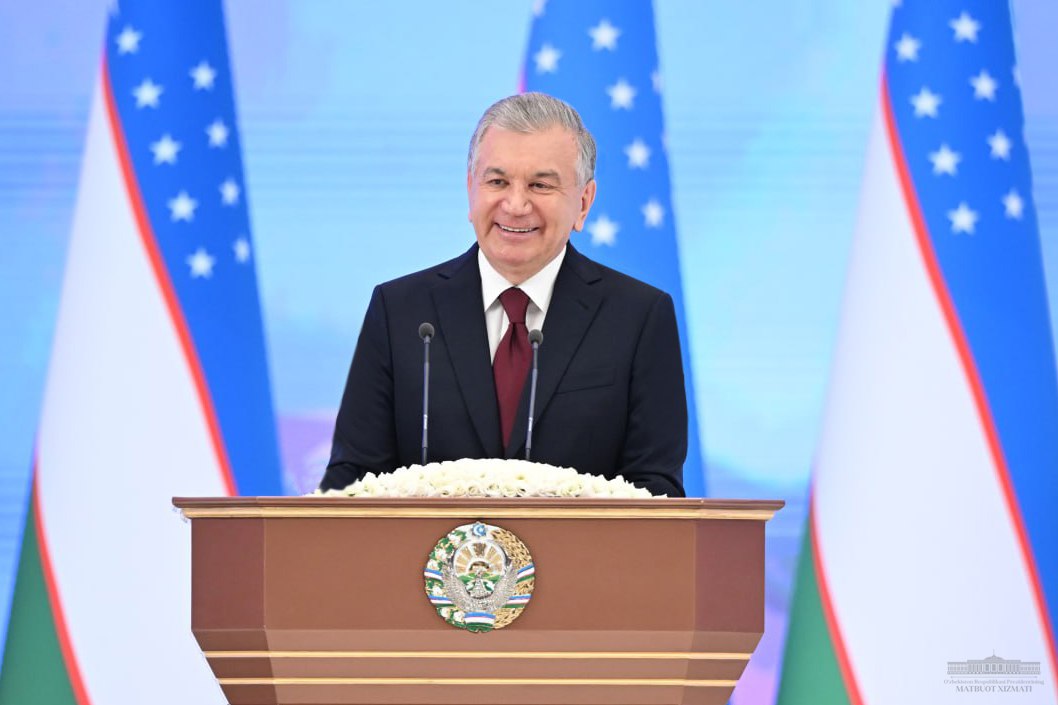 Шавкат Мирзиёев поздравил женщин Узбекистана с 8 марта