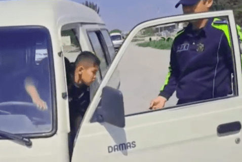 «Не вижу ничего плохого»: дед посадил внука покататься за рулём Damas