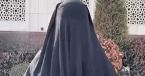 В Ташкенте оштрафовали студентку за призывы носить паранджу