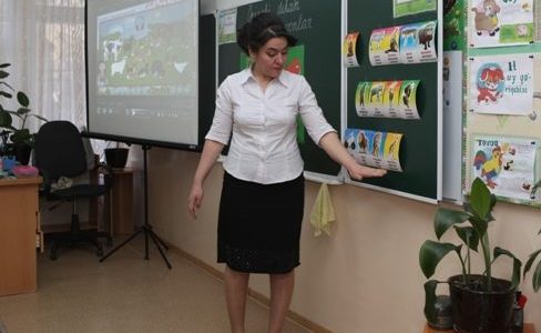 В Узбекистане учителям начальных классов могут снизить ставку до 16 часов