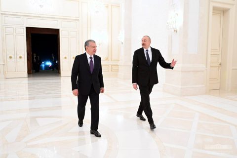 Алиев поблагодарил Мирзиёева за участие в саммите Движения неприсоединения