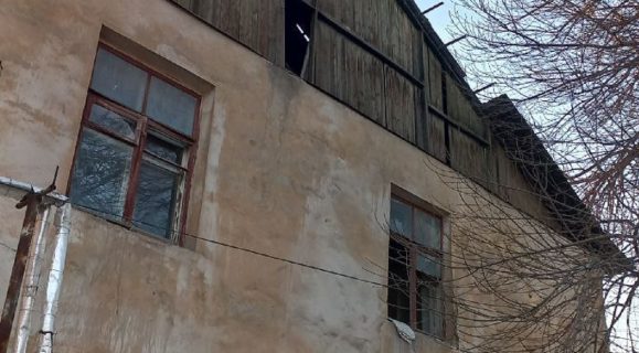 «Хокимияту нет дела»: В Ташкенте в жилом доме рухнула крыша из-за дождя