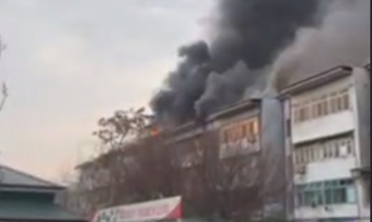 В Андижане загорелся многоквартирный дом