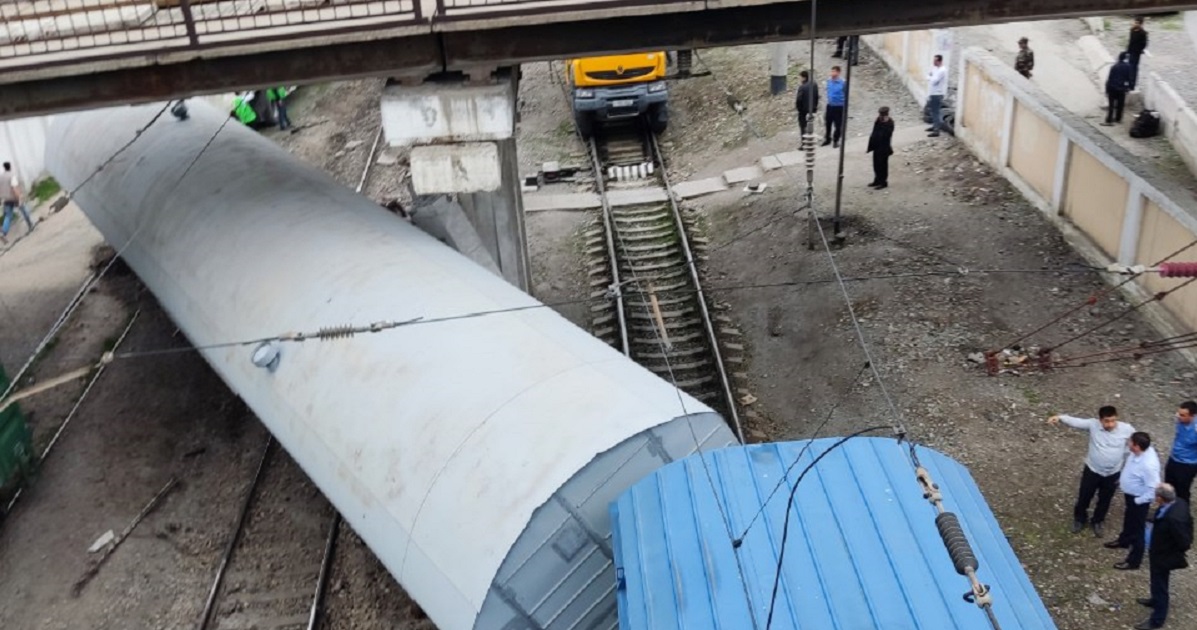 В Ташкенте сошли с рельс вагоны поезда — видео