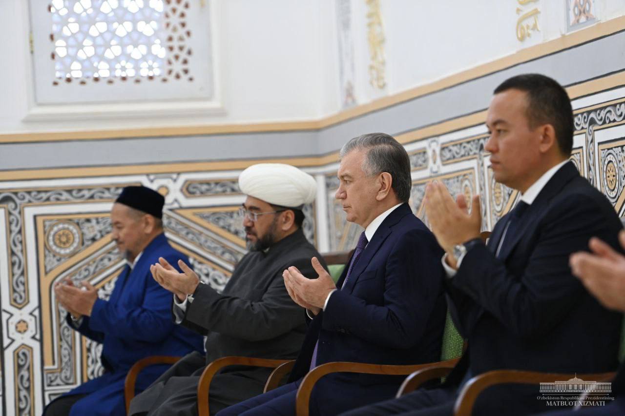 Шавкат Мирзиёев помолился за Узбекистан — видео