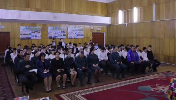 Правоохранители наведались в ташкентскую школу после поножовщины — видео