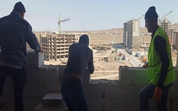Шатающиеся стены в новостройке Zarafshon City не закрепили арматурой — видео