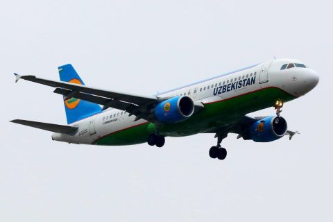 Летевший из Карши в Ташкент самолет вынуждено приземлился в Навои